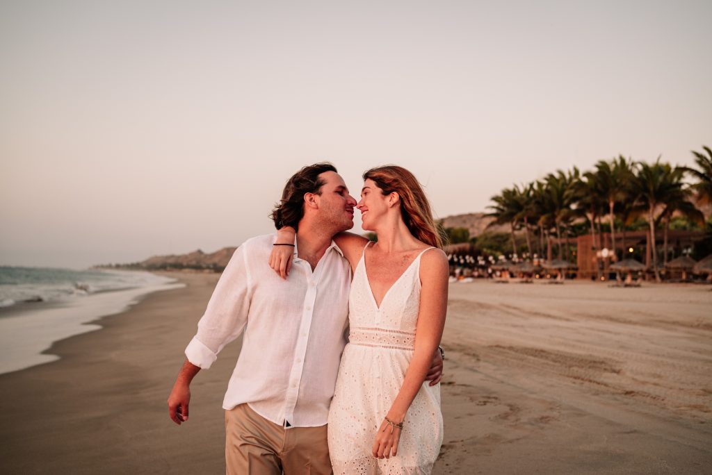 Precios y Tarifas de Fotógrafo de Boda en Perú para preboda en playa